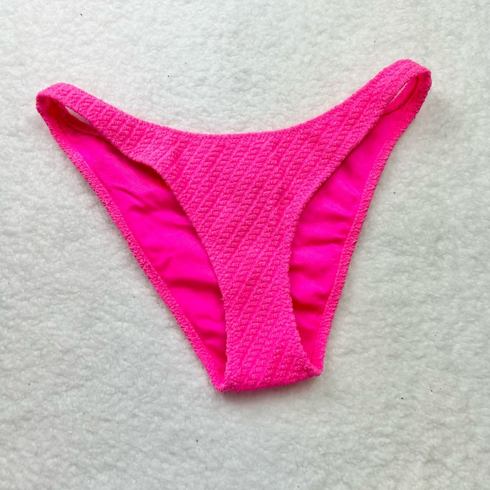 Triangl Fushia textured cheeky bikini bottoms